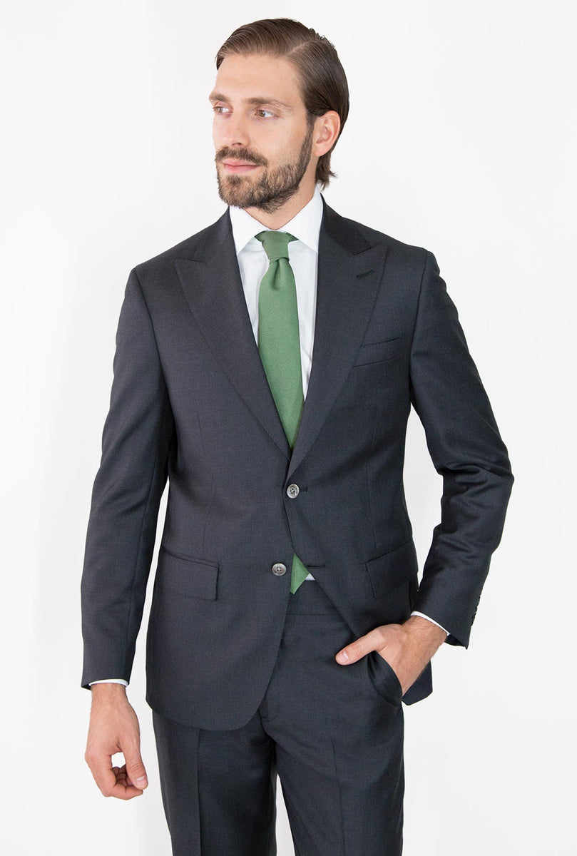 Traje Gris Con Corbata Verde Olivo Traje Negro Con Corbata Verde