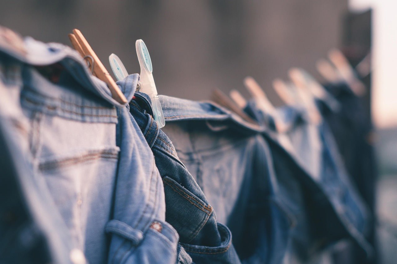 Más que una tendencia: la camisa de mezclilla en la moda masculina - H&F