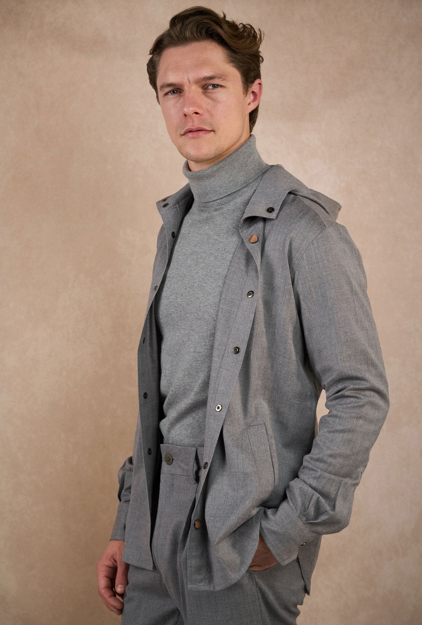 Sobrecamisa con Gorro Gris - H&F - OVER SHIRT - Sobrecamisa con Gorro Gris - HFOSAW2501CH - CH - 