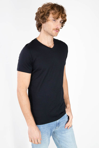 T - SHIRT NEGRA CUELLO V 100% CO - H&F - T - SHIRT - T - SHIRT NEGRA CUELLO V 100% CO - HFTS2006XCH - XCH - 